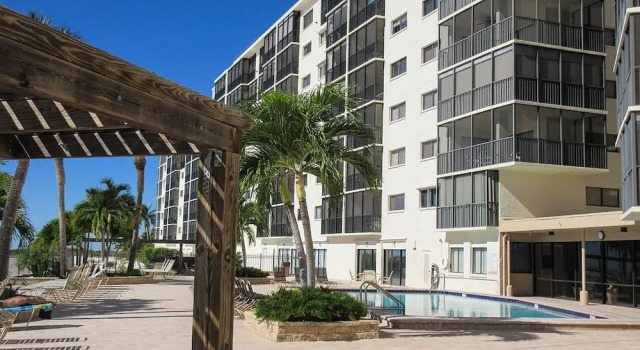 Carlos Pointe 421 - 2 Br Condo