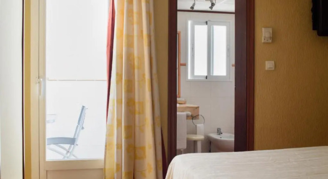 Номер Standard с балконом Hostal Jayma