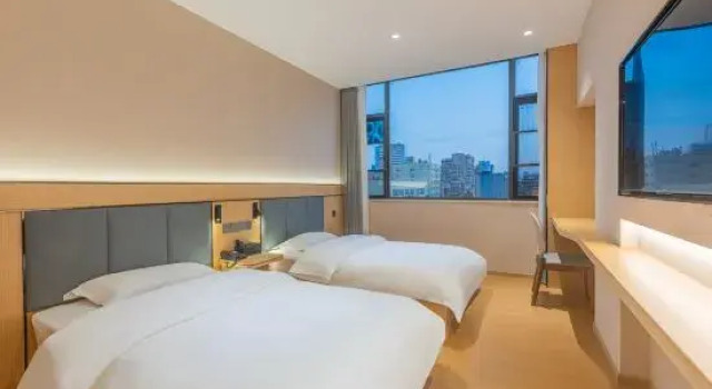 Zhenan Elegant Residence Hotel (Baicheng Railway Station), Rezerwuj Hotel Hotele w Kunming z parkingiem, Parking