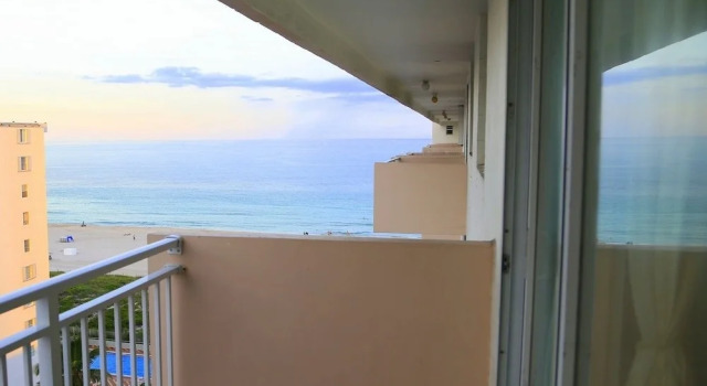 Апартаменты Luxury c 1 комнатой с балконом и рядом с пляжем Oasis Guest Apartments - South Beach