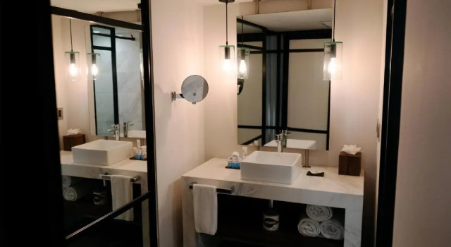 Номер Standard Hotel Indigo Guadalajara Expo by IHG