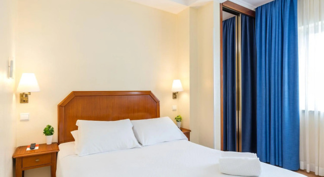 Hotel Residencial Colibri, Забронировать Отель Отели Кошта-да-Капарика с парковкой, Парковка