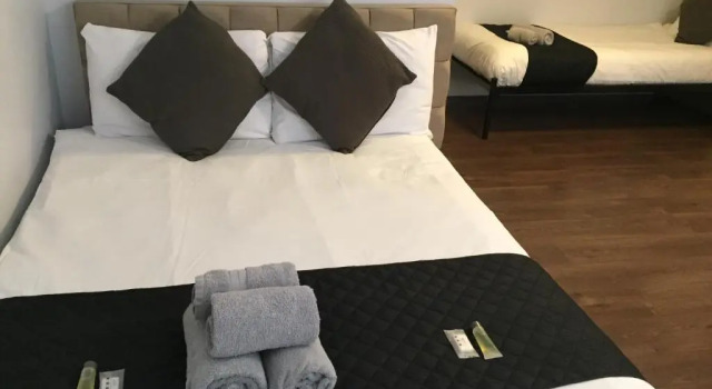 Четырёхместный номер Standard Queens Guesthouse Manchester