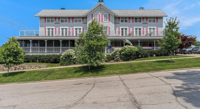 Harbor House Inn