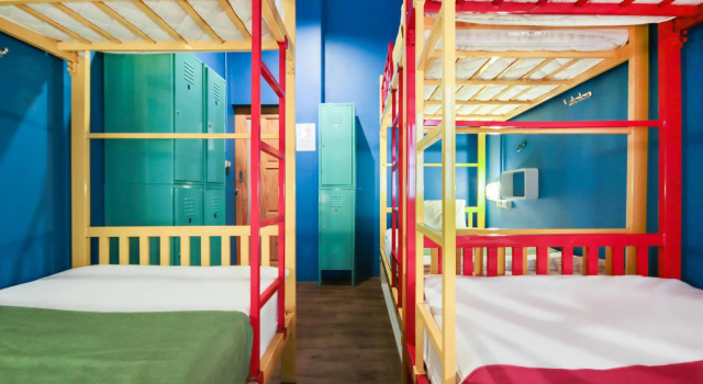 Кровать в общем номере FIN Hostel Phuket Kata Beach