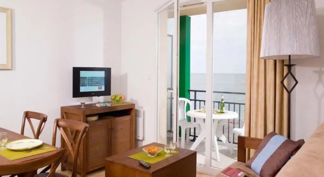 Апартаменты Comfortably Furnished Apartment With a sea View