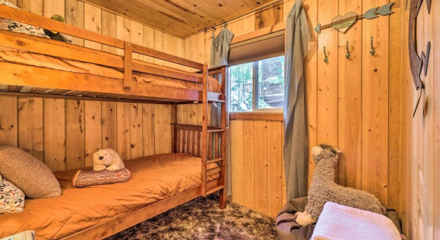 Коттедж с 3 комнатами California Retreat with Deck, Fire Pit and Grill