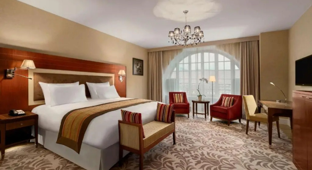 Двухместный номер Deluxe Grand Hotel Vilnius, Curio Collection by Hilton