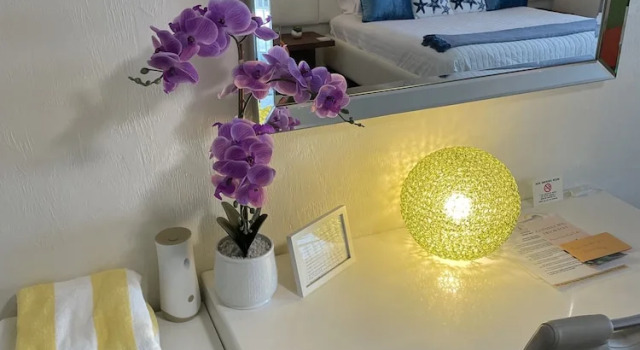 Номер Luxury The Salty Mermaid Oceanfront Hotel