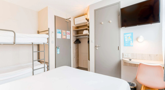 Четырёхместный номер Standard Kyriad Direct Tours Sud - Chambray Lès Tours