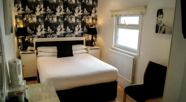 Økonomi- dobbelt værelse Cumberland Hotel