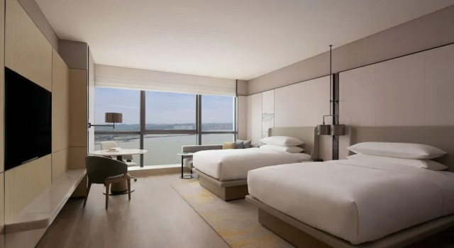 Четырёхместный номер Standard с видом на гавань Shantou Marriott Hotel