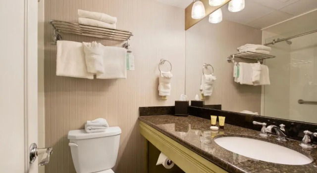 Четырёхместный номер Standard с балконом и с видом на улицу Hotel St. Marie