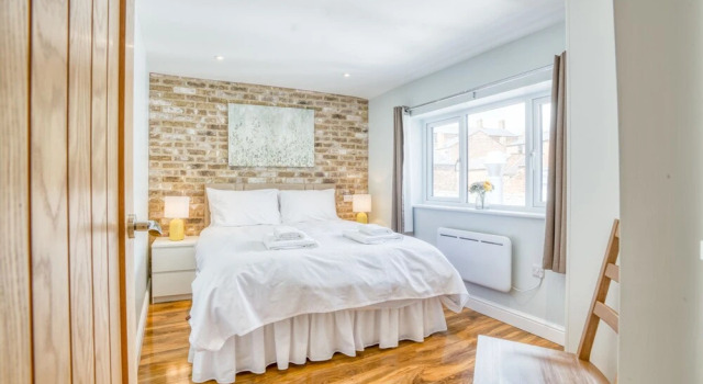 Exclusive 2 Bedroom Apartment Centrally Located in Lincoln Free Wifi Toiletries and Hairdryer, Varaa Huoneisto Asunnot kohteessa Merseyside, Huoneisto