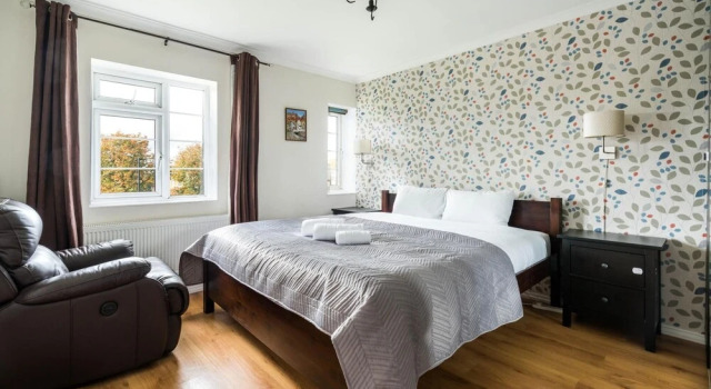 Bright and Comfortable 2 Bedroom Flat Oakwood