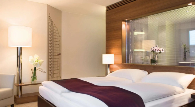 Номер Superior MÖVENPICK Hotel Hamburg City, historischer Wasserturm im Schanzenpark