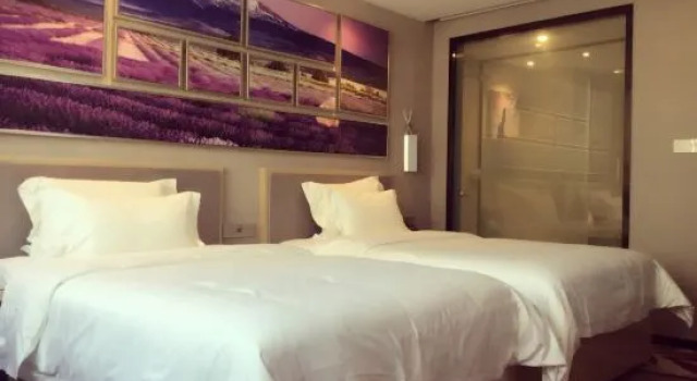 Люкс Deluxe Lavande Hotel Shenzhen North Station Bantian Subway Station