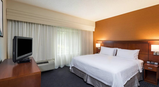Courtyard by Marriott Atlanta Buford Mall of Georgia, Buchen Sie Hotel Buford Georgia