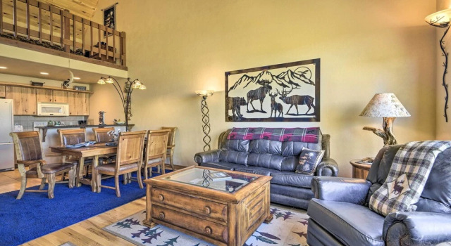 Hike + Fish: Pagosa Springs Townhome w/ View!, Забронировать Отель Пагоса-Спрингс Колорадо, рядом с Центр искусств Pagosa Springs