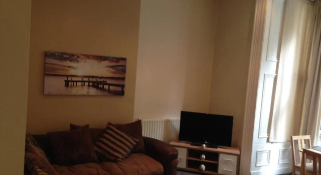 Апартаменты Цокольный этаж Elms West Apartments