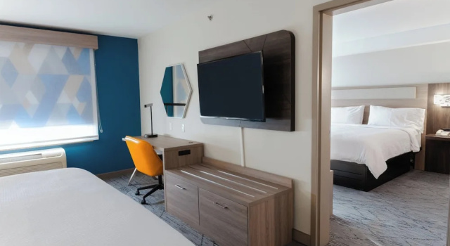 Люкс Holiday Inn Express & Suites Logan by IHG