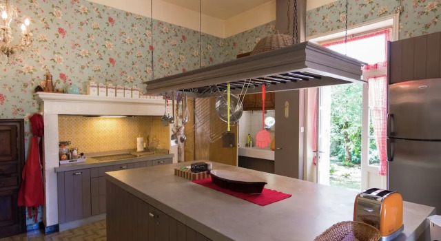 Charming Mansion in Brouchaud With Swimming Pool
