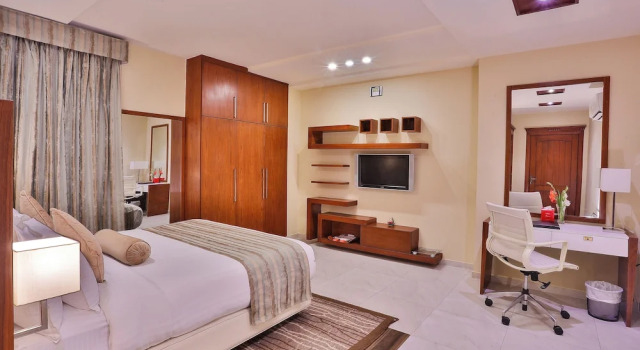 Люкс Deluxe Avari Xpress Faisalabad