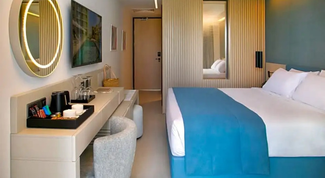 Номер Standard с балконом и с видом на море Mercure Larnaca Beach Resort