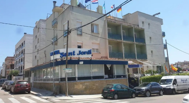 Четырёхместный номер Standard Hotel Sant Jordi