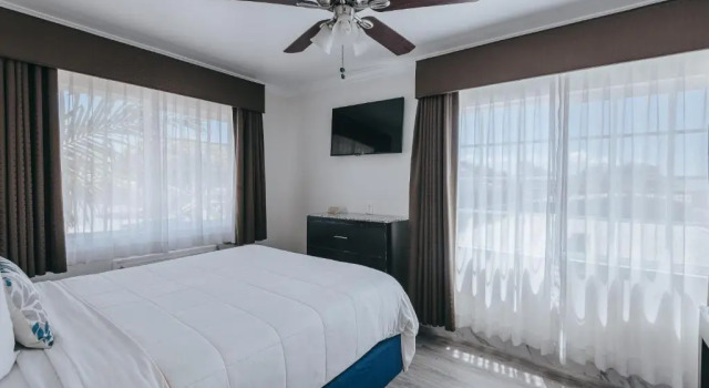Люкс Deluxe Sea Air Inn & Suites - Downtown - Restaurant Row