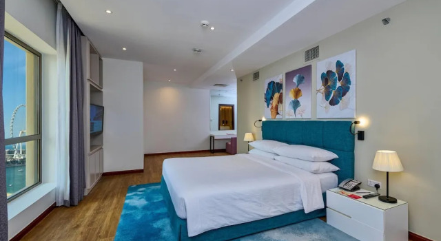 Люкс с 2 комнатами с балконом и с частичным видом на море Ramada Hotel, Suites and Apartments by Wyndham Dubai JBR
