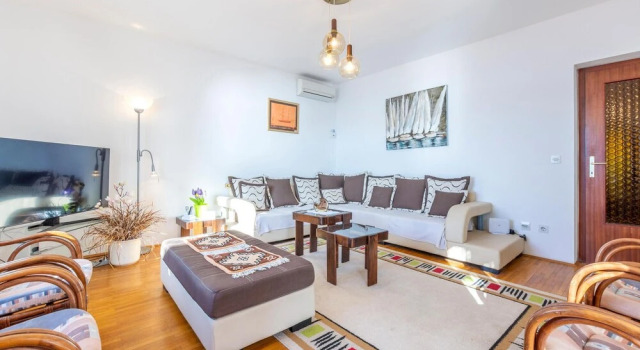 Stunning Home in Lokva Rogoznica With 4 Bedrooms and Wifi, Rezerwuj Hotel Lokva Rogoznica Split Region