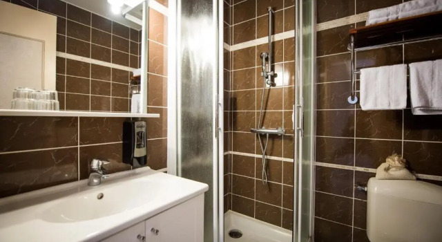 Четырёхместный номер Standard Hôtel Le Peu Breton
