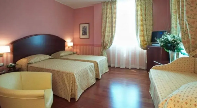 Трёхместный номер Comfort Savoia Hotel Regency