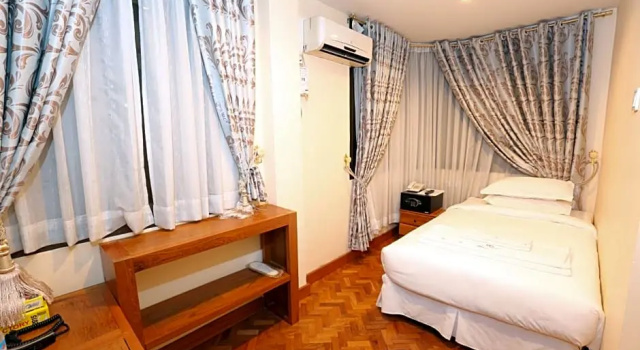 Одноместный номер Standard Queen's Park Hotel