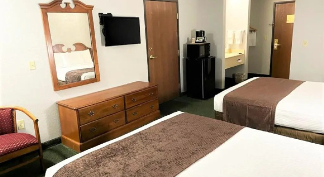 Четырёхместный номер Standard Star City Inn & Suites