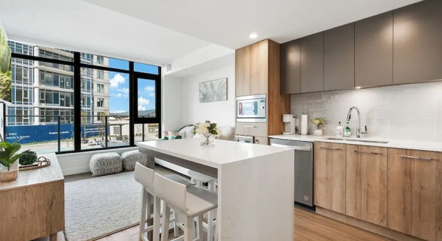 AQUA Corner Unit w Amazing View 614, Buchen Sie Ferienwohnung Hotels in British Columbia mit Pool, Schwimmbad