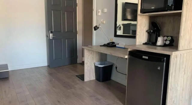 Люкс Dannys Suites, SureStay Collection by Best Western