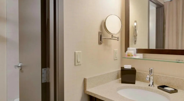 Четырёхместный номер Standard Best Western Plus Edmonton Airport Hotel