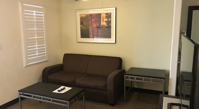 Четырёхместная студия Hawthorn Suites
