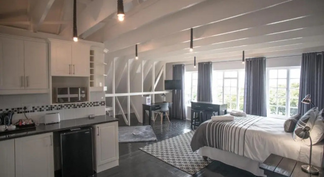 Апартаменты с видом на море Olivers Bed and Breakfast