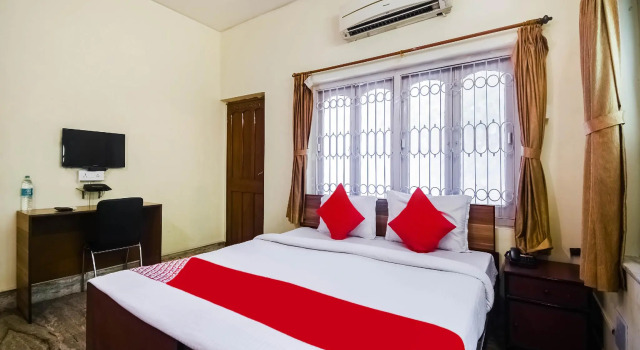 OYO 41436 Astoria House 1, Prenota Hotel Salt Lake City West Bengal