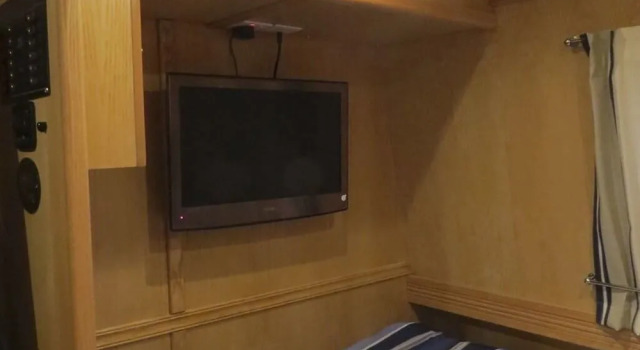 Houseboat Hotels