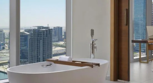 Двухместный люкс St. Regis with Dubai Canal view The St. Regis Downtown Dubai