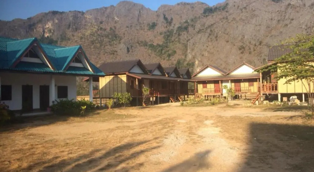 Кровать в общем номере Thongdam Guesthouse