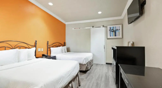 Двухместный номер Standard с балконом Le Blanc Inn & Suites
