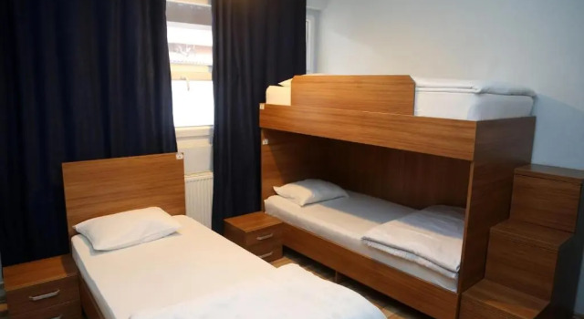 Кровать в общем номере Moon Hostel