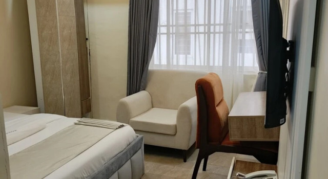 Camera Deluxe Captain Residency Hotel