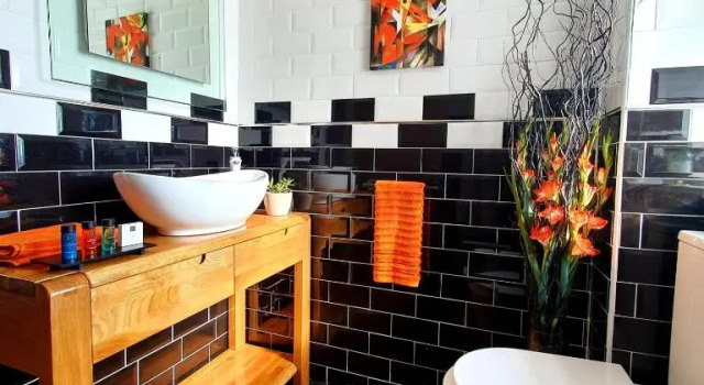 Номер Standard The Orange Fox Lux Room and Hot Tub at The Grumpy Schnauzer Guest House