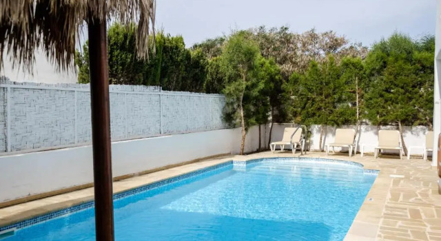 Вилла с 4 комнатами Thalassines Villas
